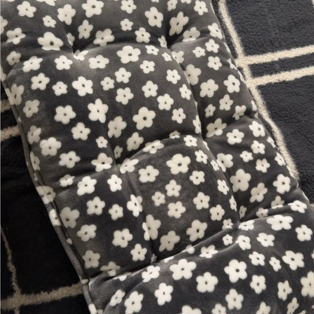 Floral Patterned cat bed